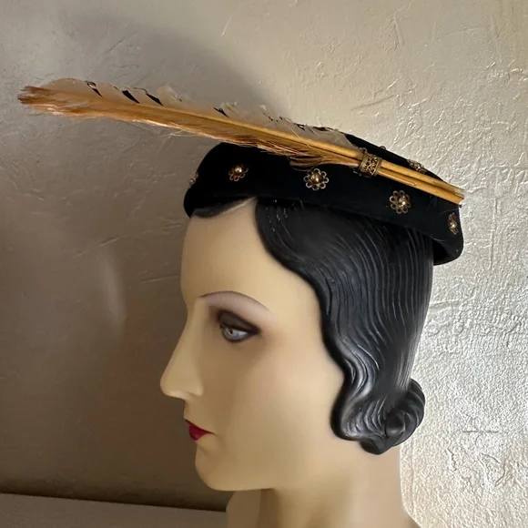 Accessories | Awesome 194s Black Felt Beret With Gold Studs  display picture 3